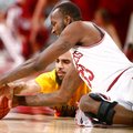 NWA Media/JASON IVESTER -- Arkansas junior Marshawn Powell and Alcorn State senior Ian Francis go af...