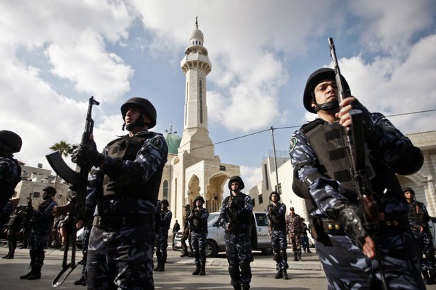 palestinian-security-officers-stand-during-a-march-in-support-of-palestinian-president-mahmoud-abbas-and-to-celebrate-their-successful-bid-to-win-un-statehood-recognition-the-in-the-west-bank-city-of-bethlehem-monday-dec-17-2012