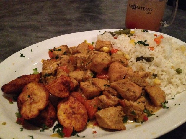 the-curry-chicken-with-rice-at-montego-cafe