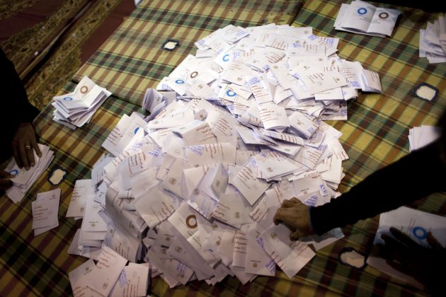 egyptian-election-workers-count-ballots-at-the-end-of-the-second-round-of-a-referendum-on-a-disputed-constitution-drafted-by-islamist-supporters-of-president-mohammed-morsi-at-a-polling-station-in-giza-egypt-saturday-dec-22-2012-egypts-islamist-backed-constitution-headed-toward-likely-approval-in-a-final-round-of-voting-on-saturday-but-the-deep-divisions-it-has-opened-up-threaten-to-fuel-continued-turmoil