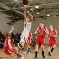 Bentonville’s Jordan Martin, center, puts up a shot between East Newton (Mo.) defenders Kortney Camb...