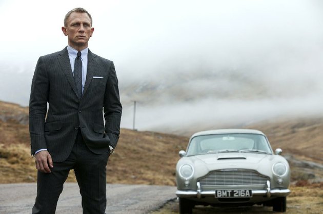 daniel-craig-is-bond-james-bond-in-sam-mendes-updated-take-on-the-007-mythology-skyfall