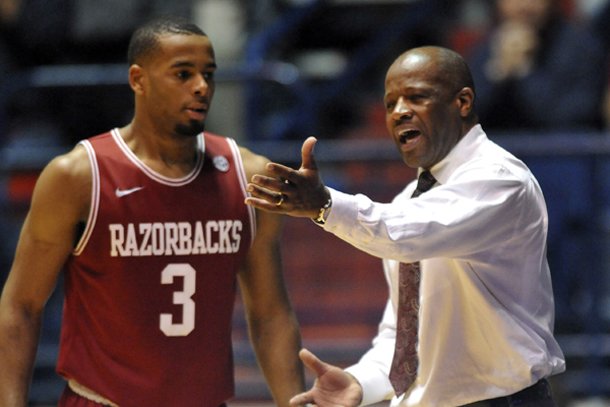 south-carolina-defeated-arkansas-75-54-on-saturday-and-mike-anderson-fell-to-1-13-in-road-games-as-the-razorbacks-head-coach