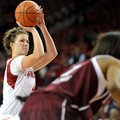 NWA Media/MICHAEL WOODS --01/06/2013-- University of Arkansas forward Sarah Watkins shoots a free th...
