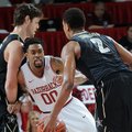 NWA MEDIA/SAMANTHA BAKER -- Arkansas' Rashad Madden, center, keeps close to Kedren Johnson of Vander...