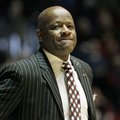 Arkansas coach Mike Anderson shows frustration during the second half of an NCAA college basketball ...