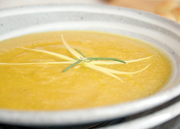 this-apple-butternut-squash-soup-may-be-just-what-you-need-to-keep-those-new-year-resolutions-of-eating-healthy-foods