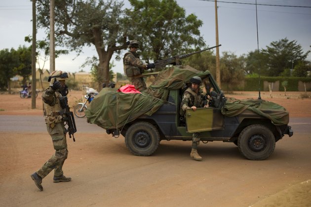 french-soldiers-stand-at-a-crossroads-as-they-arrive-in-the-city-of-sevare-mali-some-620-kms-385-miles-north-of-bamako-friday-jan-25-2013-malis-military-and-french-forces-pushed-toward-gao-on-friday-in-their-farthest-move-north-and-east-since-launching-an-operation-two-weeks-ago-to-retake-land-controlled-by-the-rebels-residents-and-a-security-official-said-friday