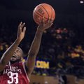 Arkansas forward Marshawn Powell scored 22 points and pulled down 13 rebounds, despite the Razorback...
