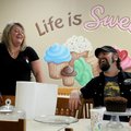 Lisa Hastings, co-owner of Kirby’s Kupcakes, laughs with country music singer Jason McCoy Monday aft...