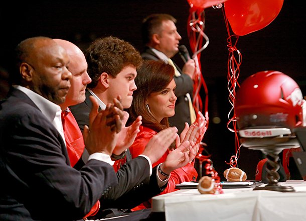 pulaski-academys-tight-end-hunter-henry-center-applauded-as-his-coach-kevin-kelley-upper-right-speaks-during-a-signing-ceremony-at-the-school-wednesday-afternoon-in-little-rock-from-left-is-henry-family-friend-and-former-coach-walter-jordan-father-mark-henry-his-mother-jenny-henry