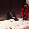 Pulaski Academy tight end Hunter Henry - one of the nation's top recruits - prepares to sign with th...