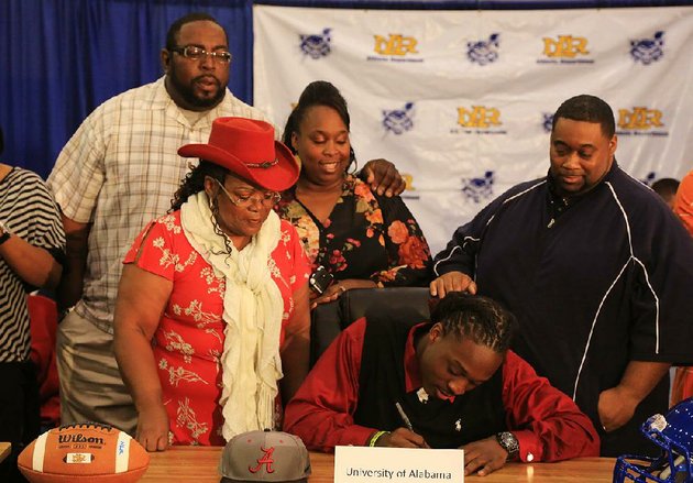 altee-tenpenny-signs-a-letter-of-intent-wednesday-at-north-little-rock-high-school-gym-to-play-for-the-university-of-alabama-joining-him-are-left-to-right-lee-shepard-his-stepdad-grandmother-barbara-sims-shenitta-shepard-his-mother-and-derek-tenpenny-his-dad