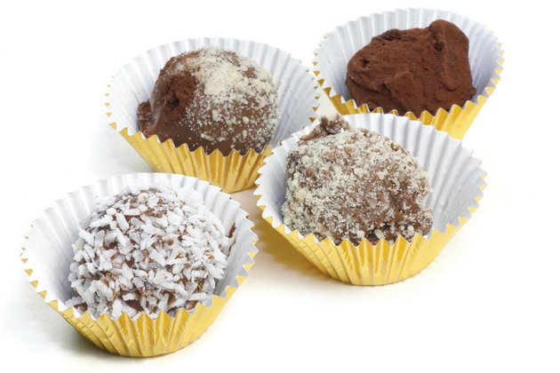 coat-homemade-chocolate-truffles-with-cocoa-powder-or-confectioners-sugar-to-finish-off-these-sweet-treats