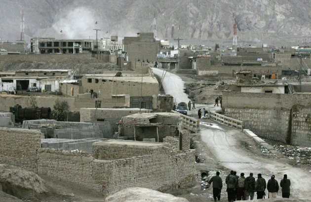 pakistani-security-forces-take-positions-in-a-street-leading-to-the-site-of-a-bomb-blast-top-left-in-quetta-pakistan-saturday-feb-16-2013-a-bomb-ripped-through-a-crowded-vegetable-market-in-a-mostly-shiite-neighborhood-in-a-southern-pakistani-city-saturday-killing-scores-of-people-in-a-horrific-attack-on-the-countrys-minority-muslim-sect