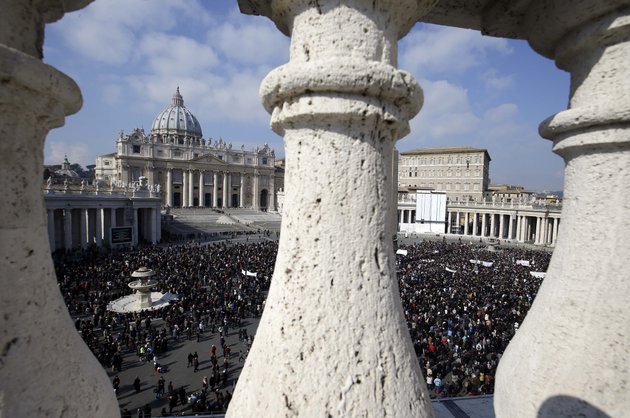 faithful-gather-to-listen-to-pope-benedict-xvis-angelus-prayer-in-st-peters-square-at-the-vatican-sunday-feb-17-2013-pope-benedict-xvi-blessed-the-faithful-from-his-window-overlooking-st-peters-square-for-the-first-time-since-announcing-his-resignation-cheered-by-an-emotional-crowd-of-tens-of-thousands-of-well-wishers-from-around-the-world