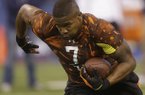Arkansas tight end Chris Gragg runs a drill during the NFL football scouting combine in Indianapolis, Saturday, Feb. 23, 2013. (AP Photo/Dave Martin)