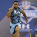 Arkansas running back Knile Davis runs the 40-yard dash at the NFL football scouting combine in Indi...