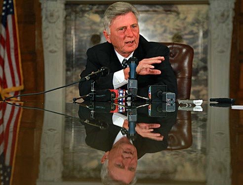 file-gov-mike-beebe-talks-to-the-media-in-november-2012