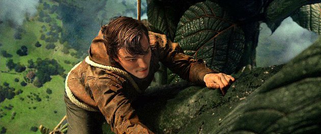 jack-nicholas-hoult-is-a-humble-farm-boy-who-falls-in-love-with-a-lady-whos-way-out-of-his-league-in-jack-the-giant-slayer