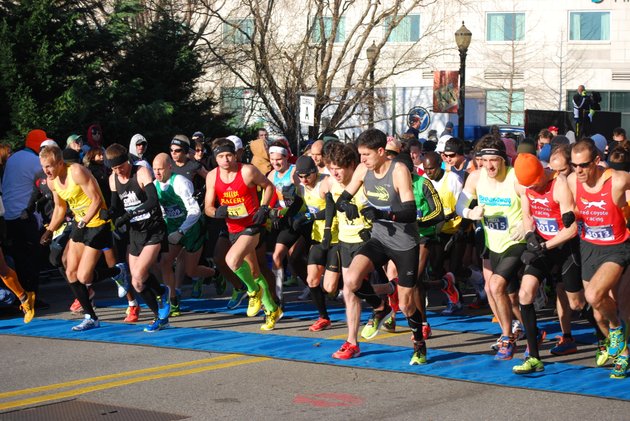 thousands-take-to-the-course-in-the-beginning-of-the-2013-little-rock-marathon