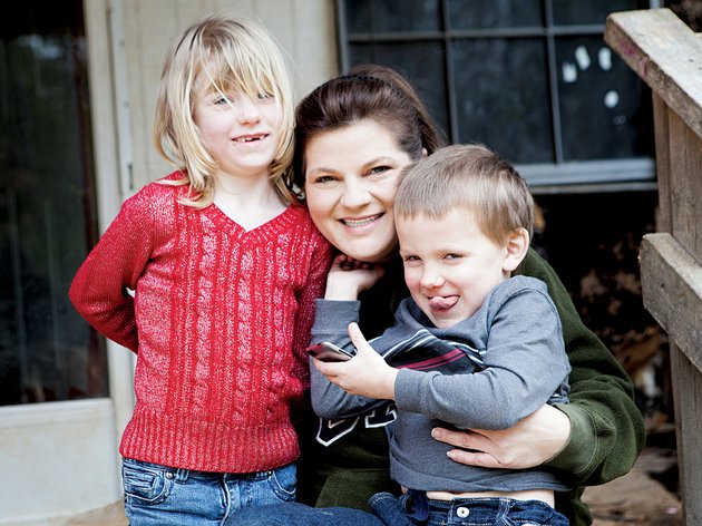 shannon-branscum-and-her-children-alison-6-and-steven-4-sit-on-the-porch-of-their-home-in-twin-groves-members-of-the-future-business-leaders-of-america-at-guy-perkins-high-school-have-taken-the-lead-on-a-project-with-habitat-for-humanity-of-faulkner-county-to-rehabilitate-a-mobile-home-for-the-branscums-the-family-also-includes-shannons-husband-jeremaiah