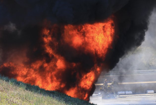 truckfire02sb