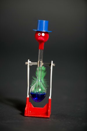 Drinking Birds have been bobbing for almost 70 years, thanks to thermodynamic science that takes a smart duck to understand. 