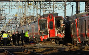 Probe begins after Conn. commuter trains crash 