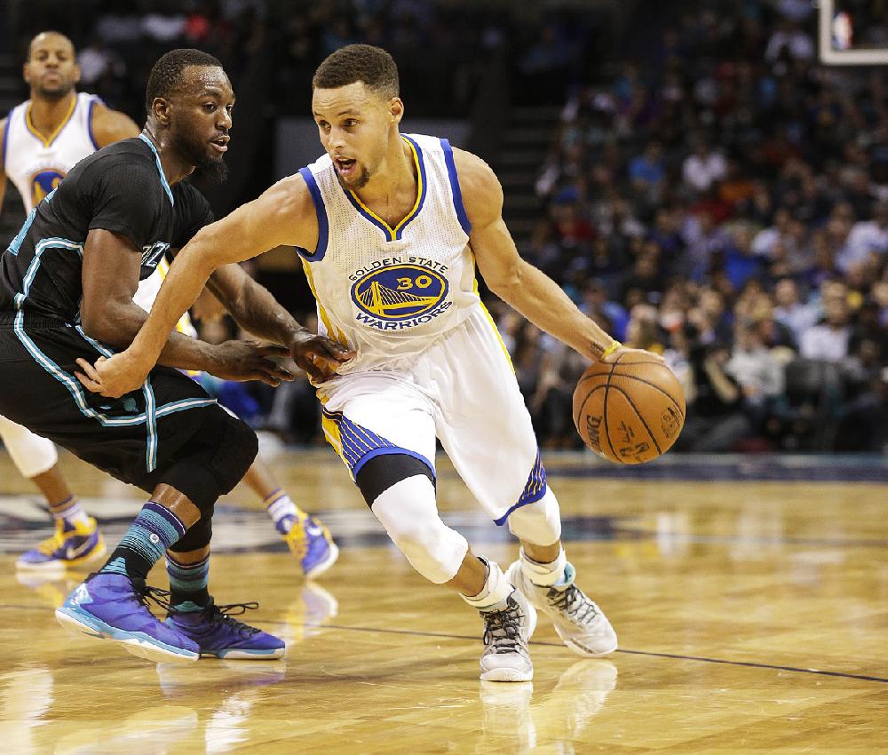 Golden State guard Stephen Curry right scored 40 points in 
