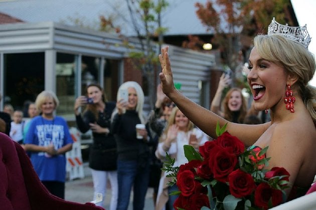 arkansas-democrat-gazettemitchell-pe-masilun-10202016-miss-america-savvy-shields-waves-to-the-crowd-during-the-welcome-home-parade-thursday-october-20-2016