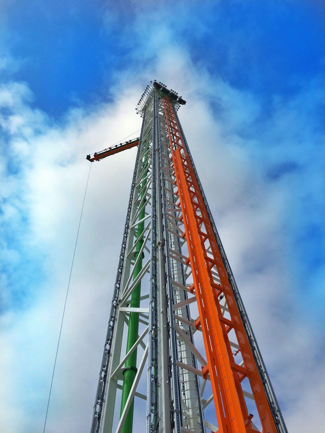 the-200-foot-bigfoot-action-tower-new-in-branson-this-spring