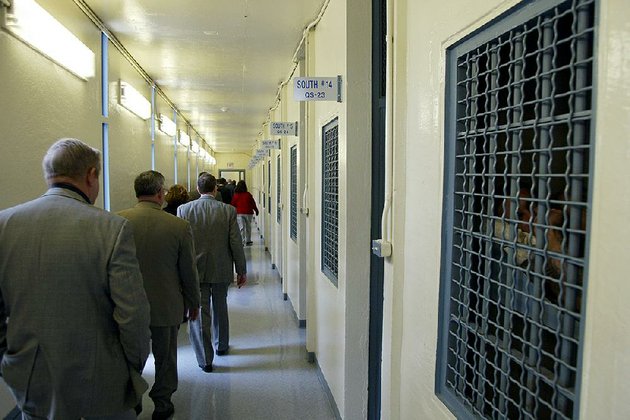 Arkansas Prison Execs Look At Lockdown Cells After Series Of Violent ...