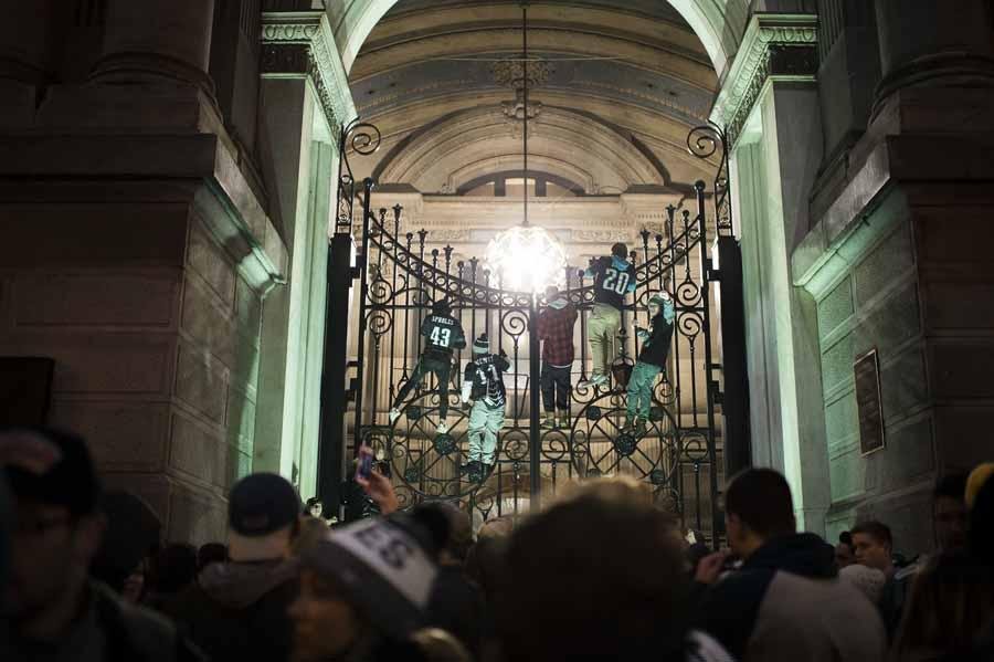 Eagles fans take to streets to celebrate after team's win