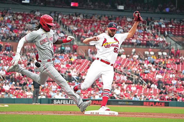 De La Cruz flashes speed, sparks Reds past Cards 4-3 - Vimarsana News