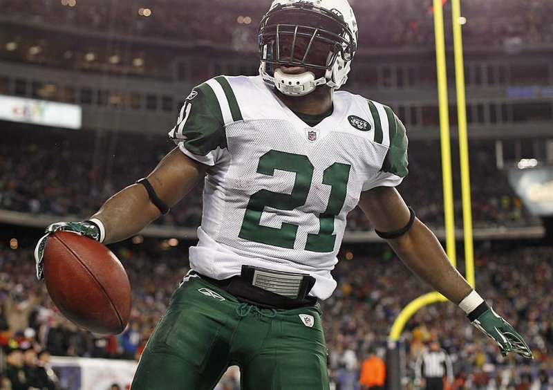 Tight end Alge Crumpler signs with New England Patriots 