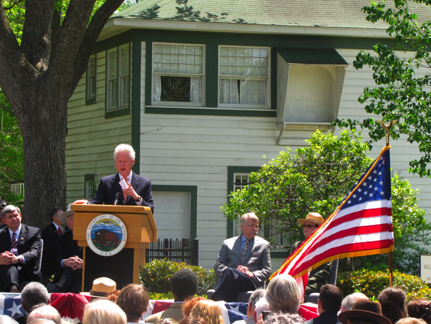 VIDEO: Clinton helps dedicate boyhood home as national historic site