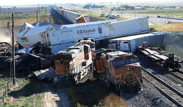 Three-train wreck in Texas hurts 4 | NWADG