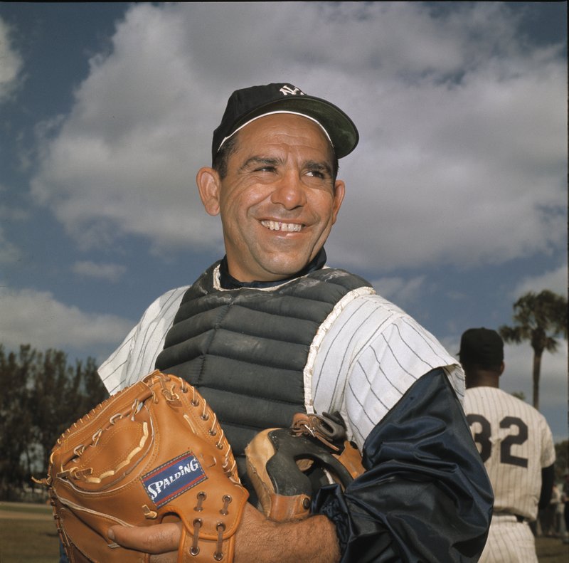 Phil Rizzuto, Yankees' Hall of Fame shortstop, dies at 89