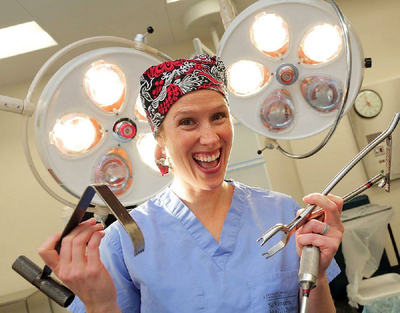 Surgeon works to recruit women for orthopedics