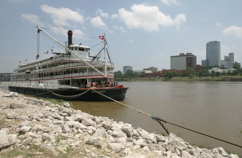 Senate panel OKs waiver for Delta Queen