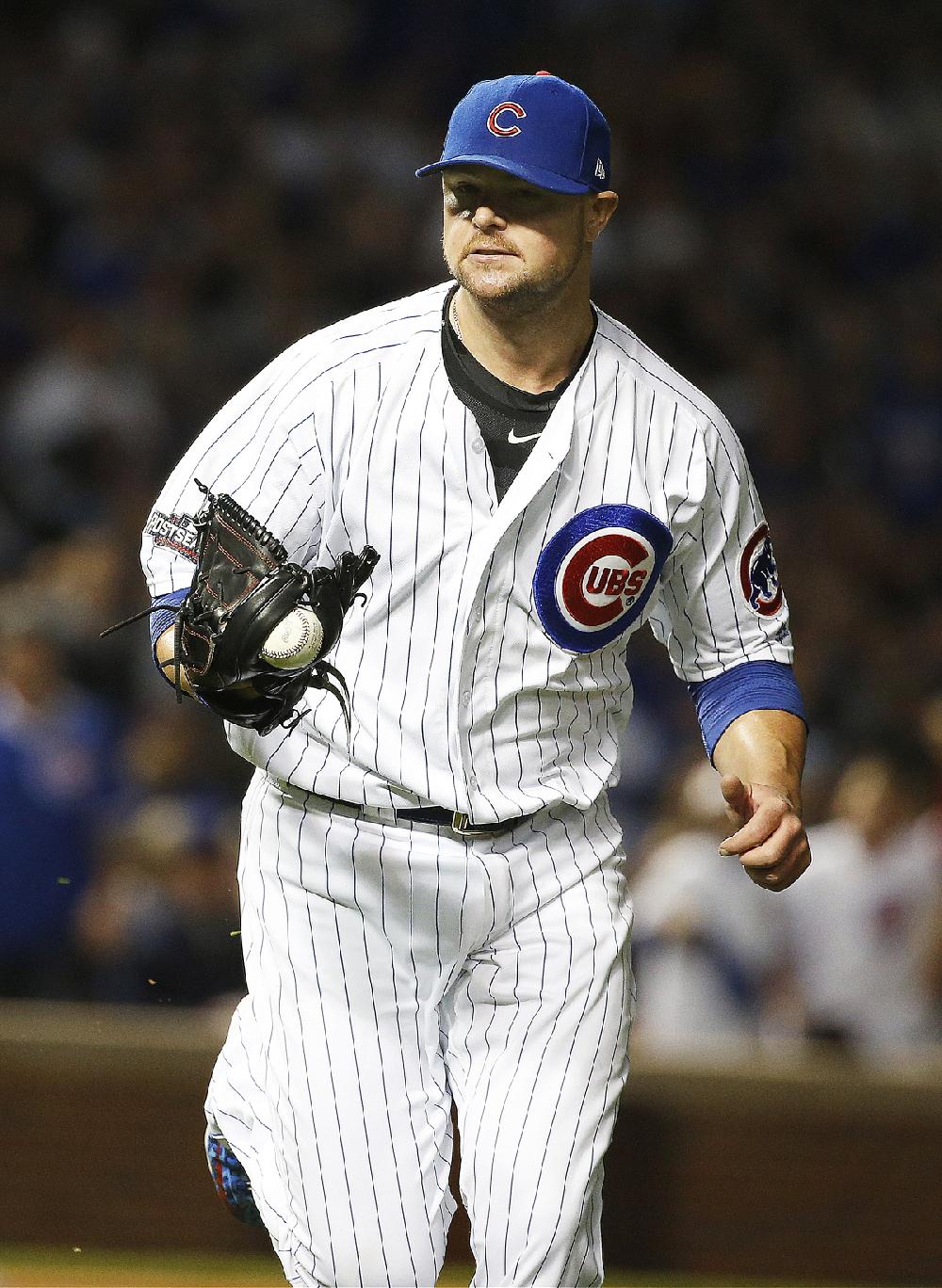 Chicago Cubs' Javier Baez runs the bases after hitting a home run off of  San Francisco Giants' Johnny Cueto during the eight inning of the game 1 of  the National League Division