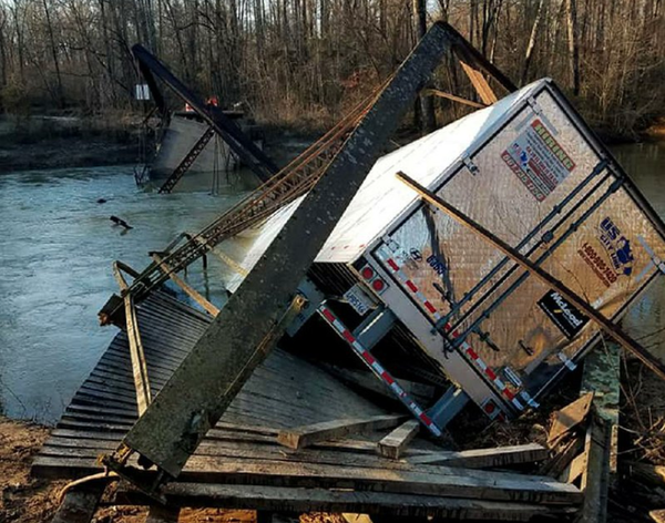 PHOTOS Historic Arkansas Bridge Collapses After GPS Leads Trucker To Span   Screen Shot 2019 02 01 At 8.06.16 AM T600 