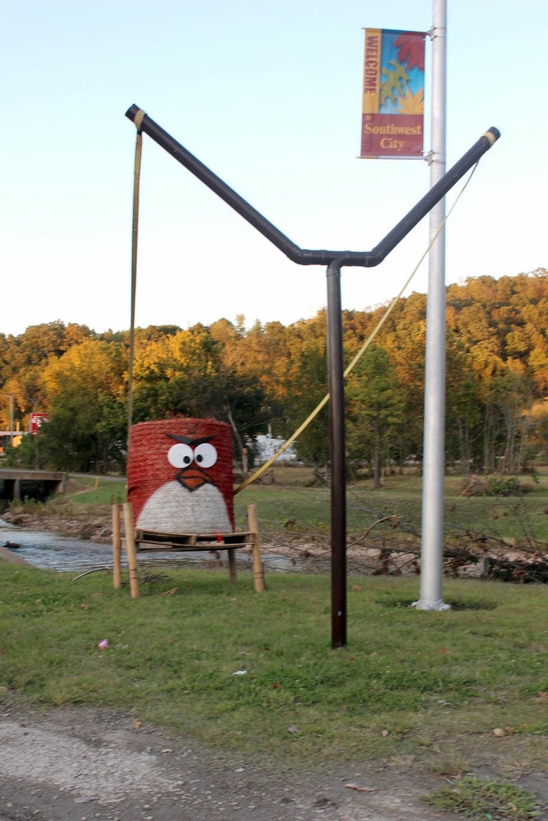 Hay Bale Contest Drawing Interest In Swc