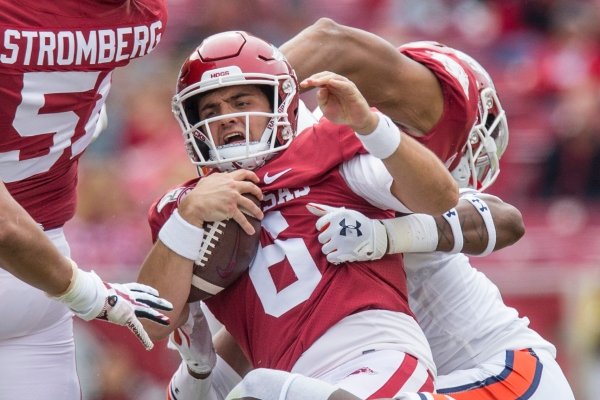 Wholehogsports Hicks Nurses Injury Ahead Of Alabama