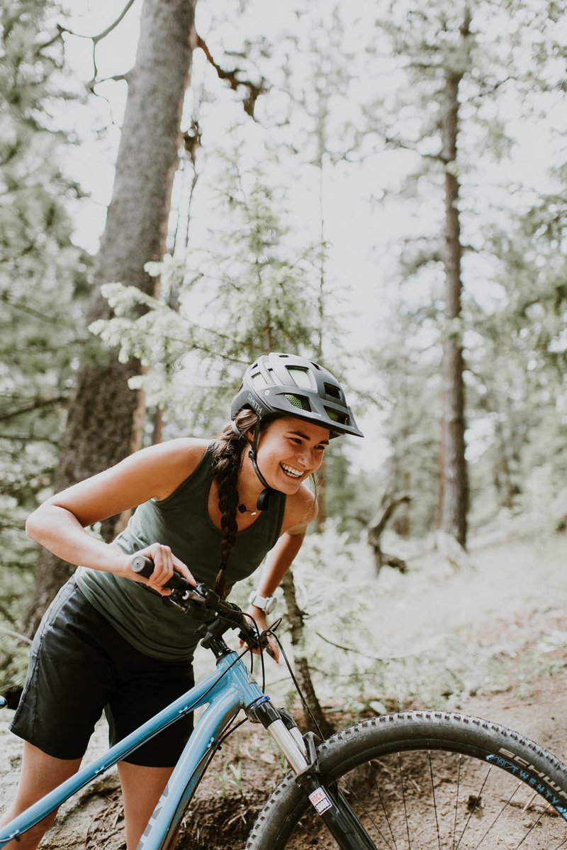 female mtb riders