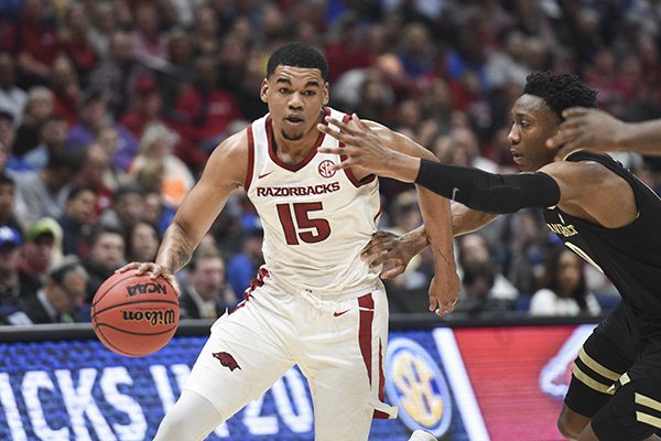 WholeHogSports - Arkansas players soak in live event