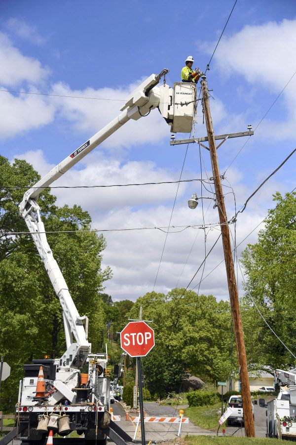 Entergy crews work to clear final outages