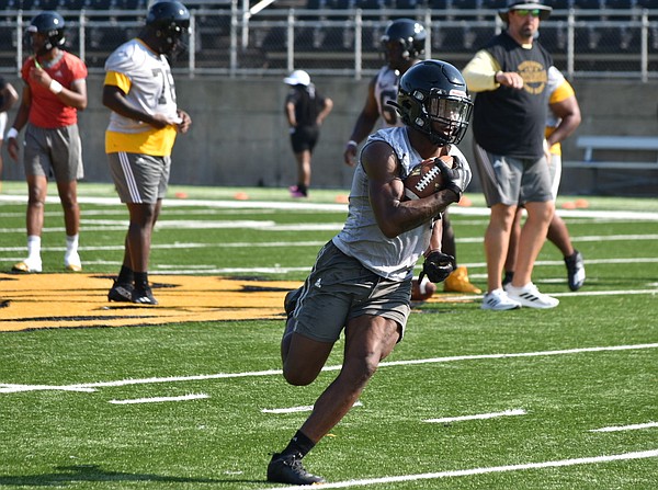 Golden Lions open camp with running back, quarterback races - Vimarsana News