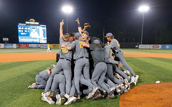 Denton, Beam and Burns deliver College World Series trip for Vols | Chattanooga Times Free Press - Vimarsana News